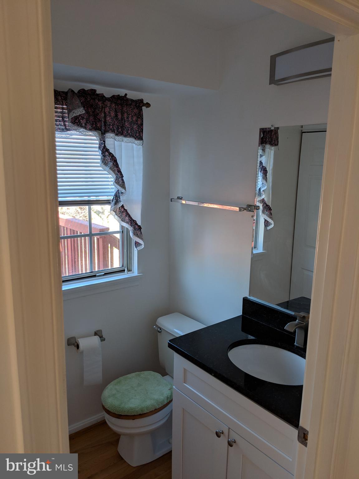909 Pointer Ridge Drive Gaithersburg, MD 20878 - Photo 8 of 17 Main level half bath