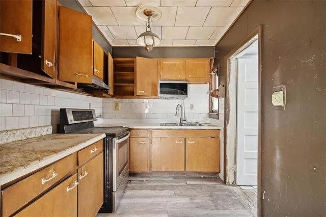 $49,000 | 1321 North Jesse James Road, Excelsior Springs, MO 64024