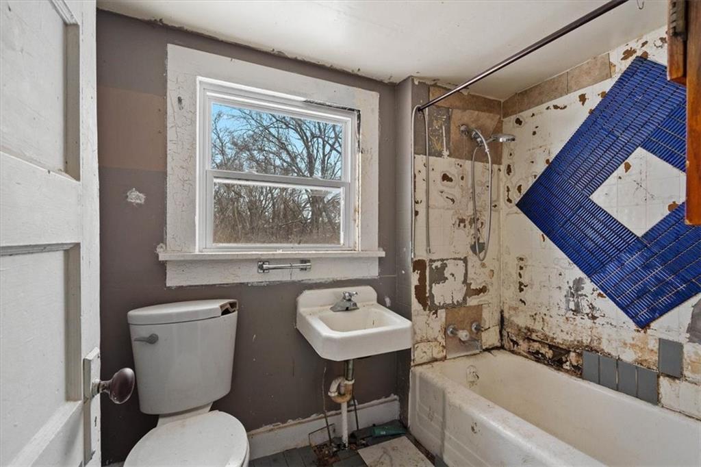 1321 North Jesse James Road Excelsior Springs, MO 64024 - Photo 14 of 18