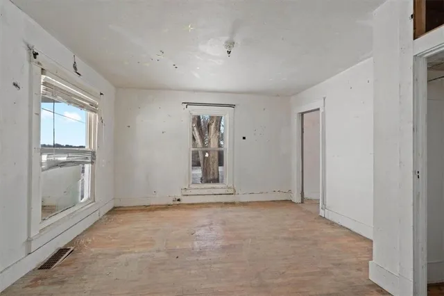 $49,000 | 1321 North Jesse James Road, Excelsior Springs, MO 64024