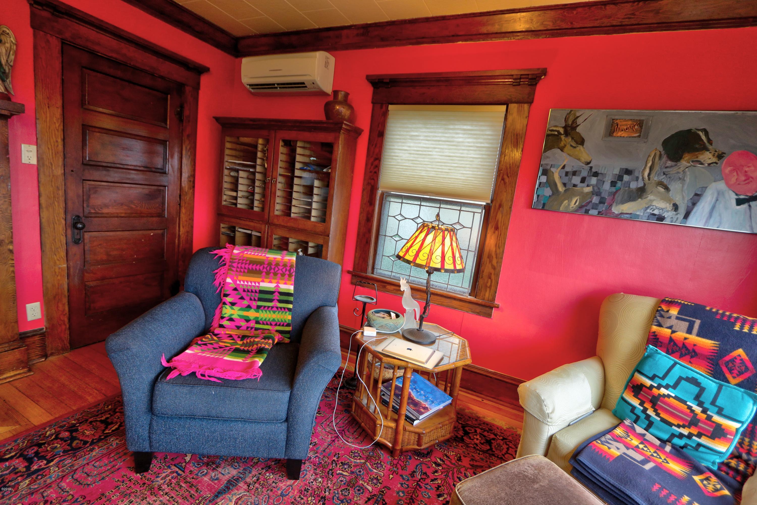 19 Southwest Hurbert Street Newport, OR 97365 - Photo 7 of 51 Living Room