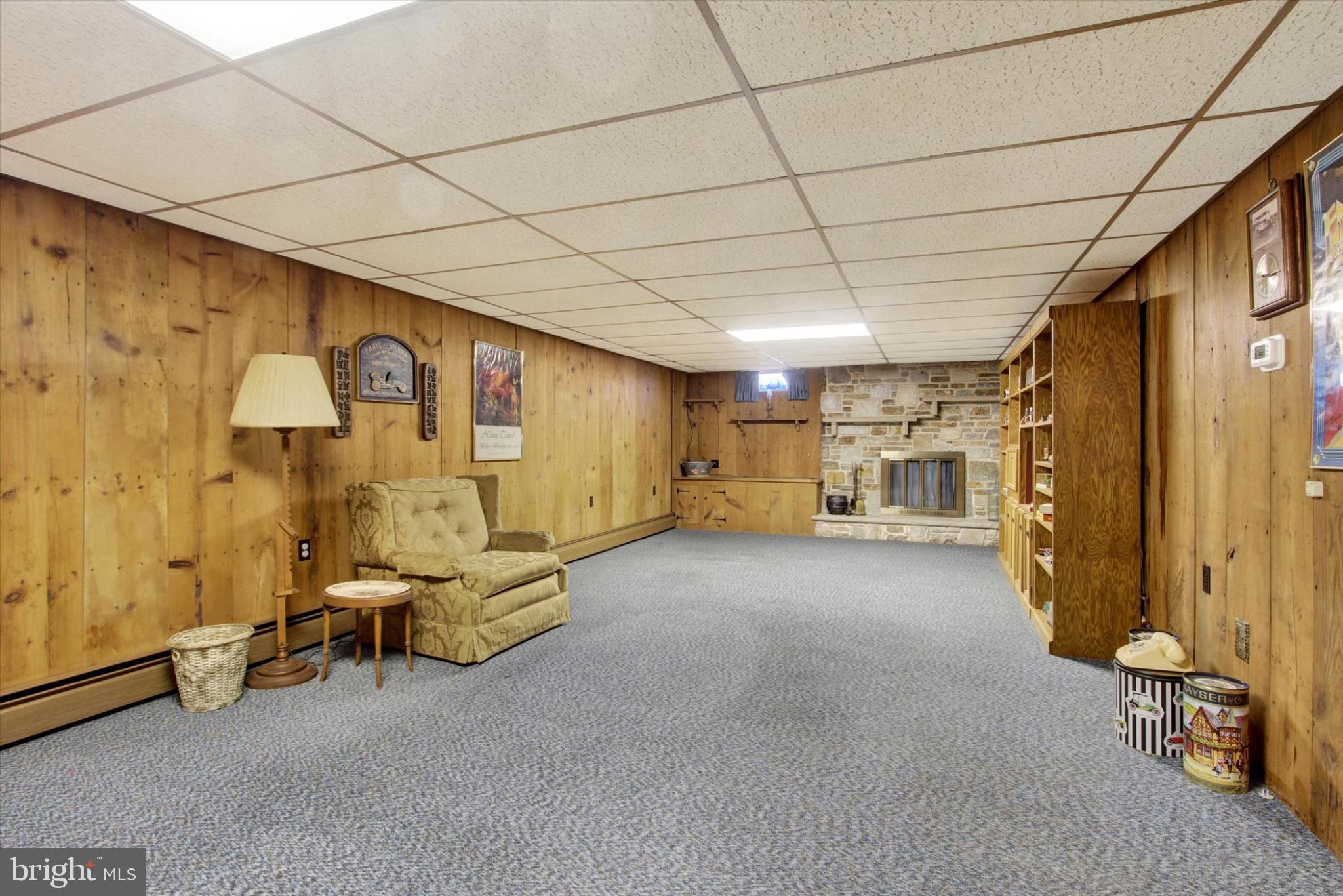 930 Hoffman Road Gettysburg, PA 17325 - Photo 18 of 36 a view of a livingroom with gym equipment