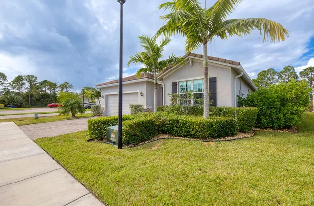 $689,000 | 4480 Northwest Oakleaf Court, Jensen Beach, FL 34957