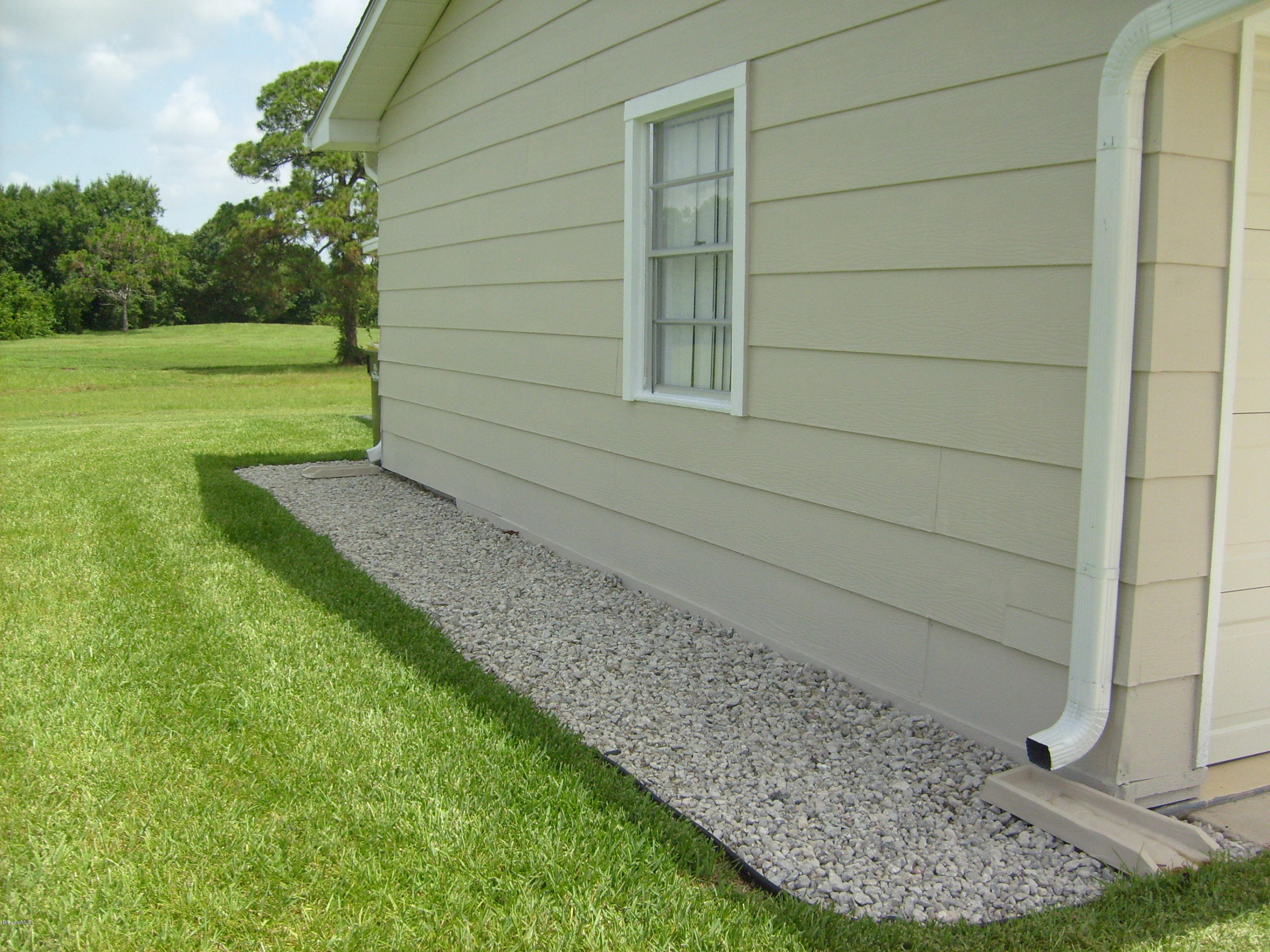760 Montclair Road Northeast Palm Bay, FL 32905 - Photo 6 of 70 Left closeup with rock border