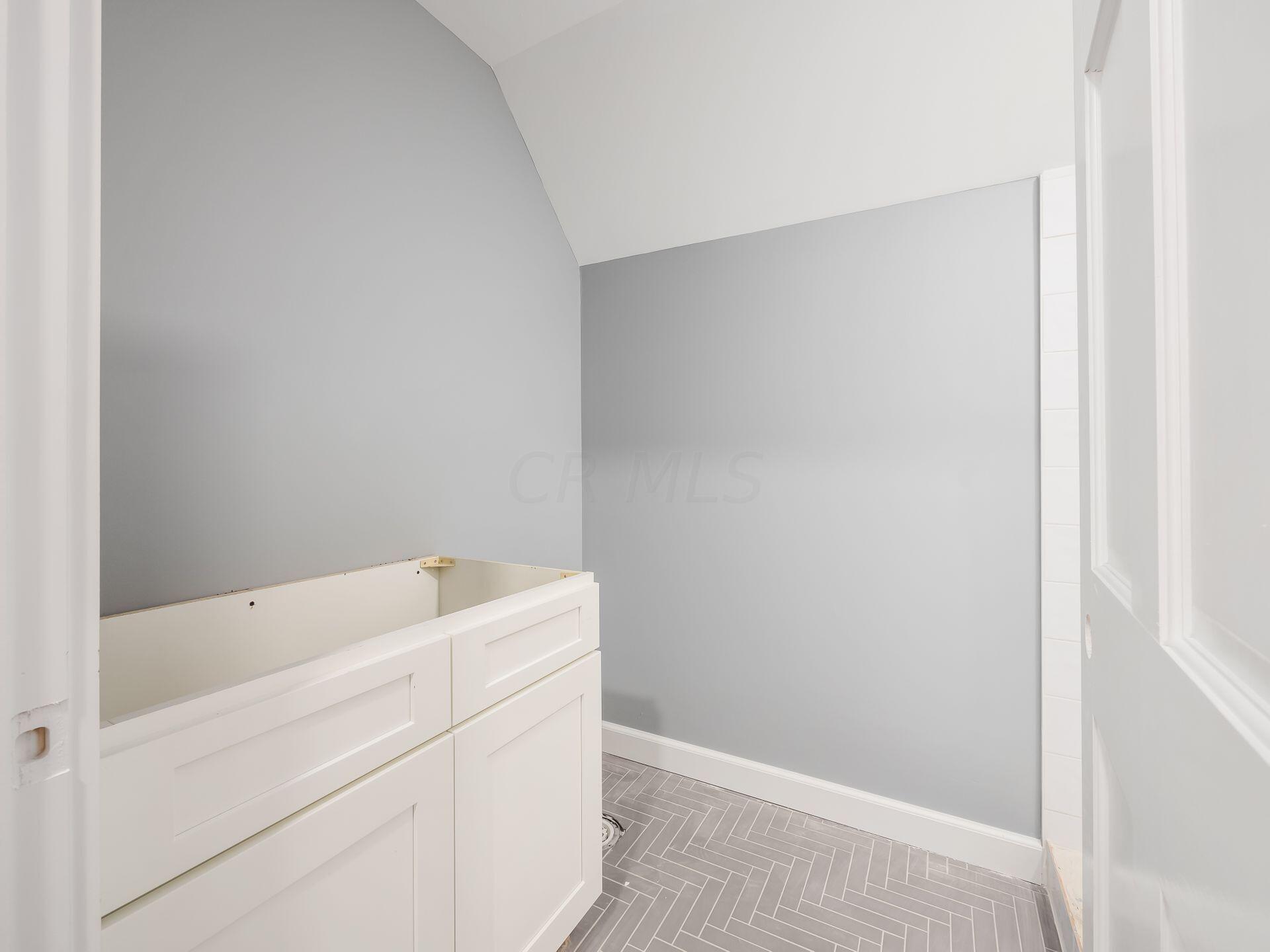 149 South Kellner Road Columbus, OH 43209 - Photo 43 of 62 Third Full Bathroom
