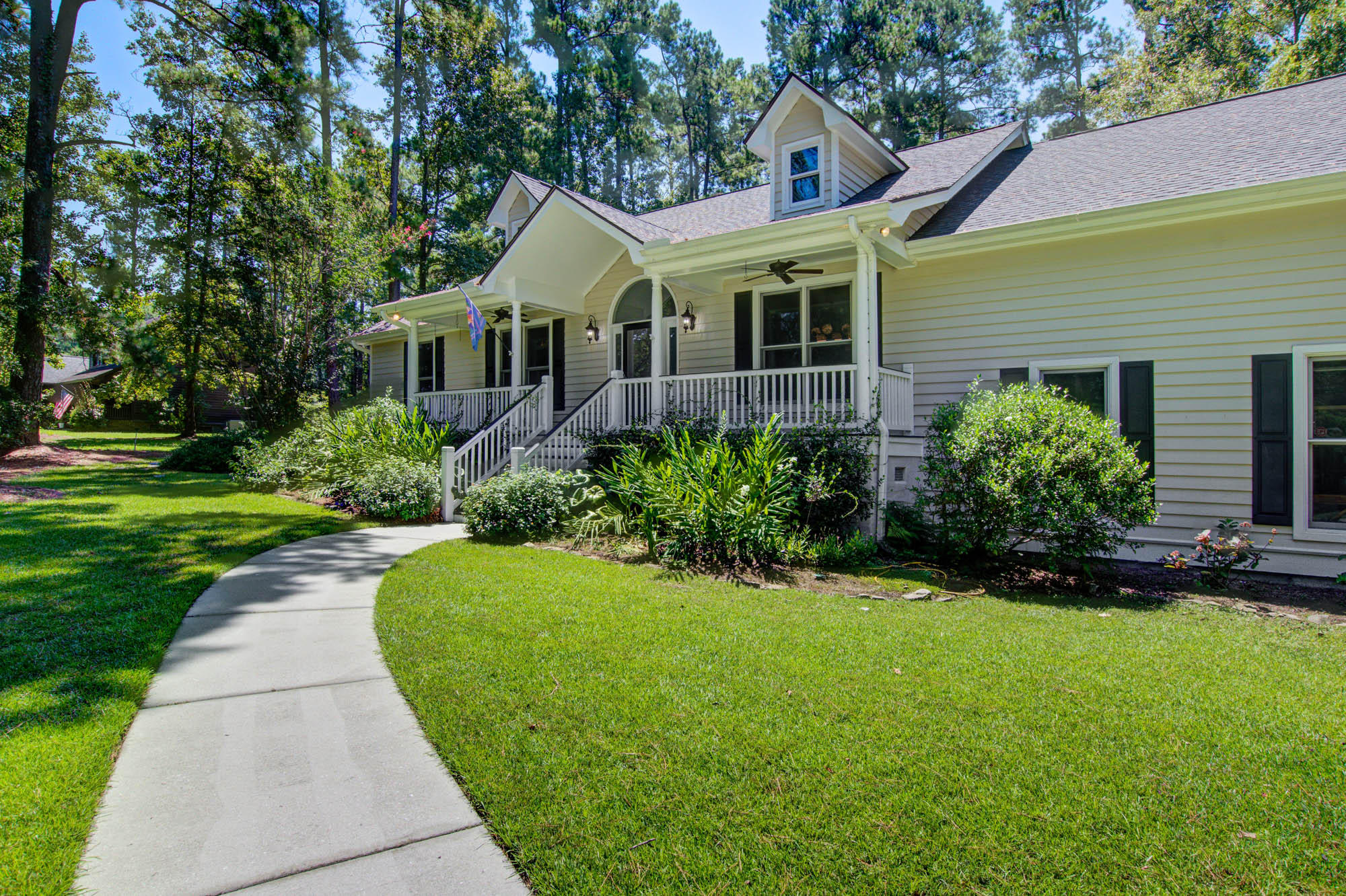 307 Huntington Road Summerville, SC 29483 - Photo 3 of 36 CalSiglerPhotography-307Huntington (5)