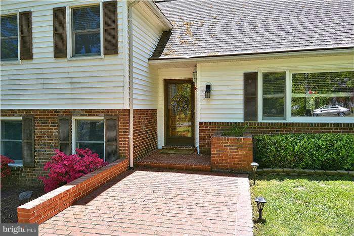 6437 Melia Street Springfield, VA 22150 - Photo 5 of 30 Family Room
