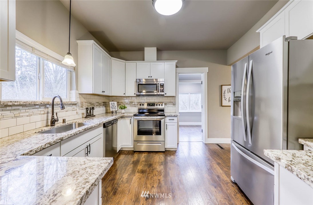 3949 Banner Road Southeast Port Orchard, WA 98366 - Photo 6 of 28 Gallery Image 6