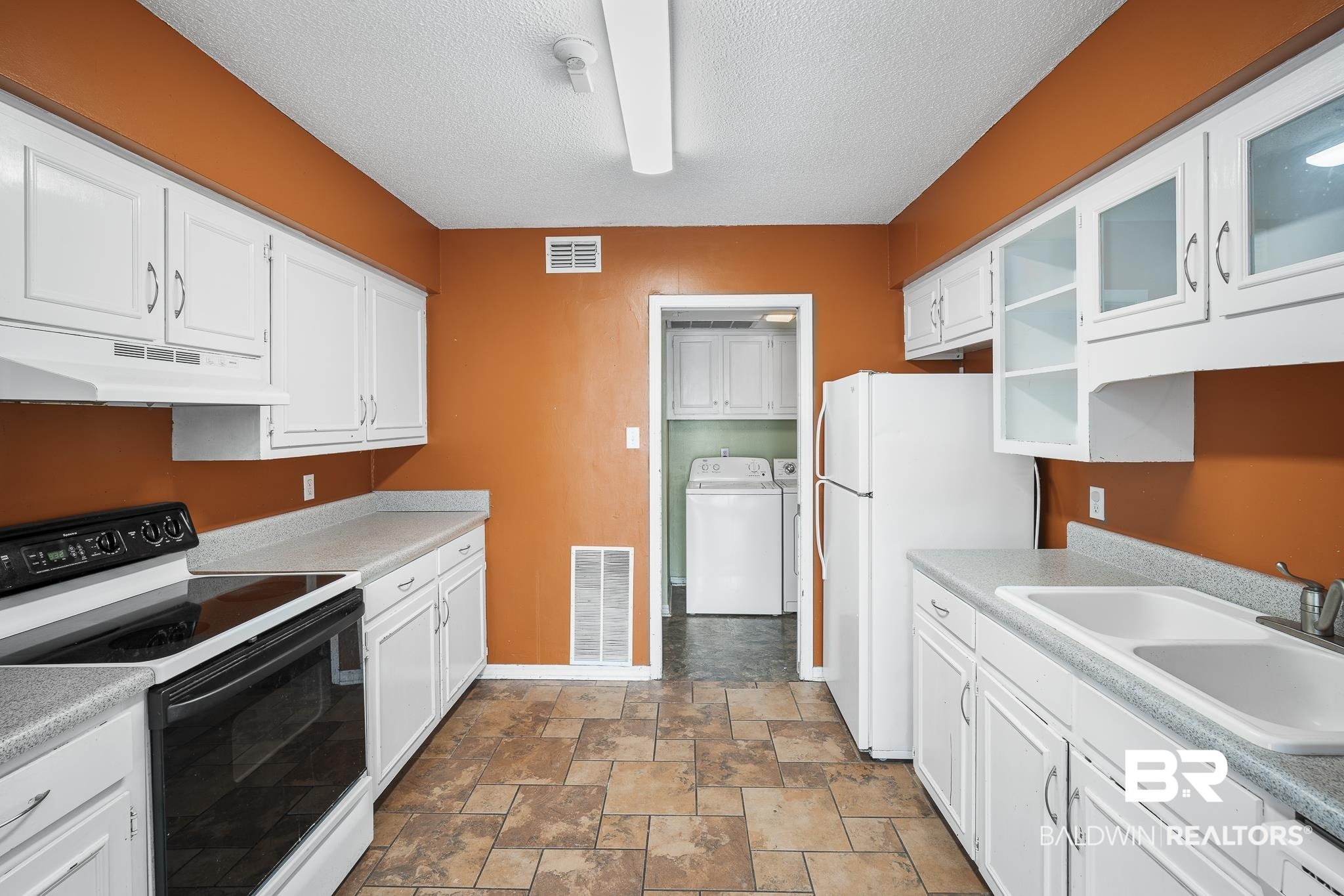 6513 Cedar Bend Court, Unit B Mobile, AL 36608 - Photo 7 of 23 Kitchen
