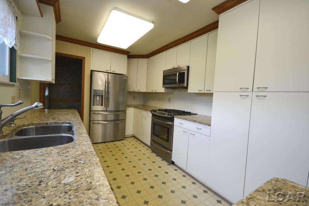 2854 Frembes Road Waterford, MI 48329 - Photo 7 of 32 50152829-a6354cb1-d439-4a3b-9ac7-841d2c1d3f8a.JPG