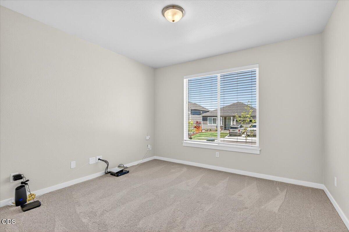 106 Valemont Drive Eagle Point, OR 97524 - Photo 17 of 29