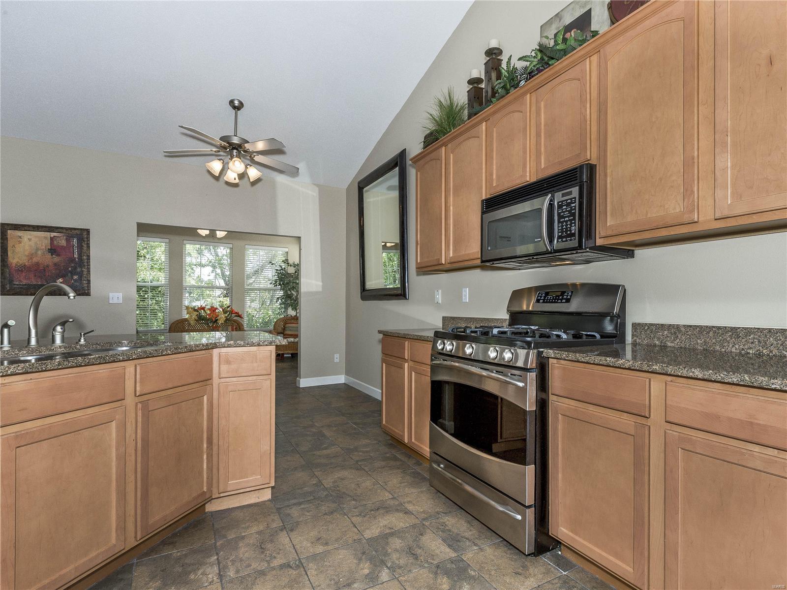 136 Briar Ridge Maryville, IL 62062 - Photo 10 of 44 Gallery Image 10