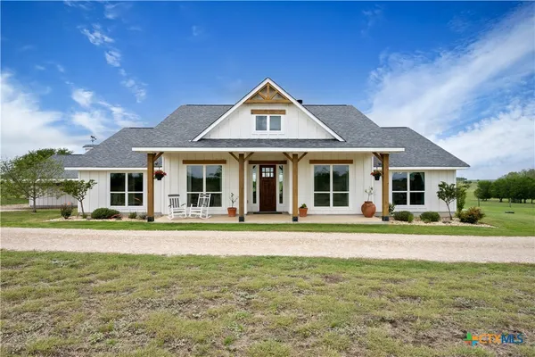 $865,000 | 1854 County Road 464, Elgin, TX 78621