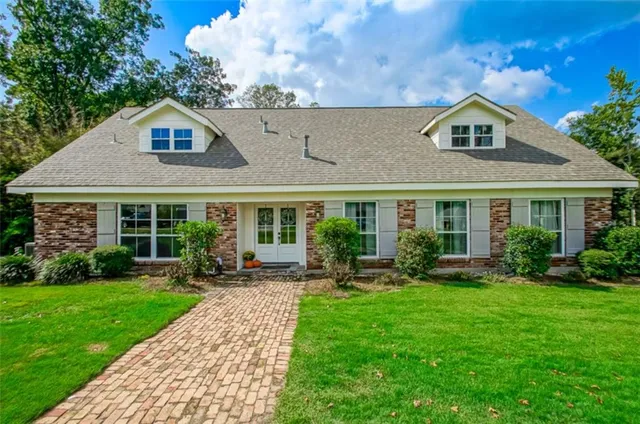 $600,000 | 217 Tchefuncte Drive, Covington, LA 70433