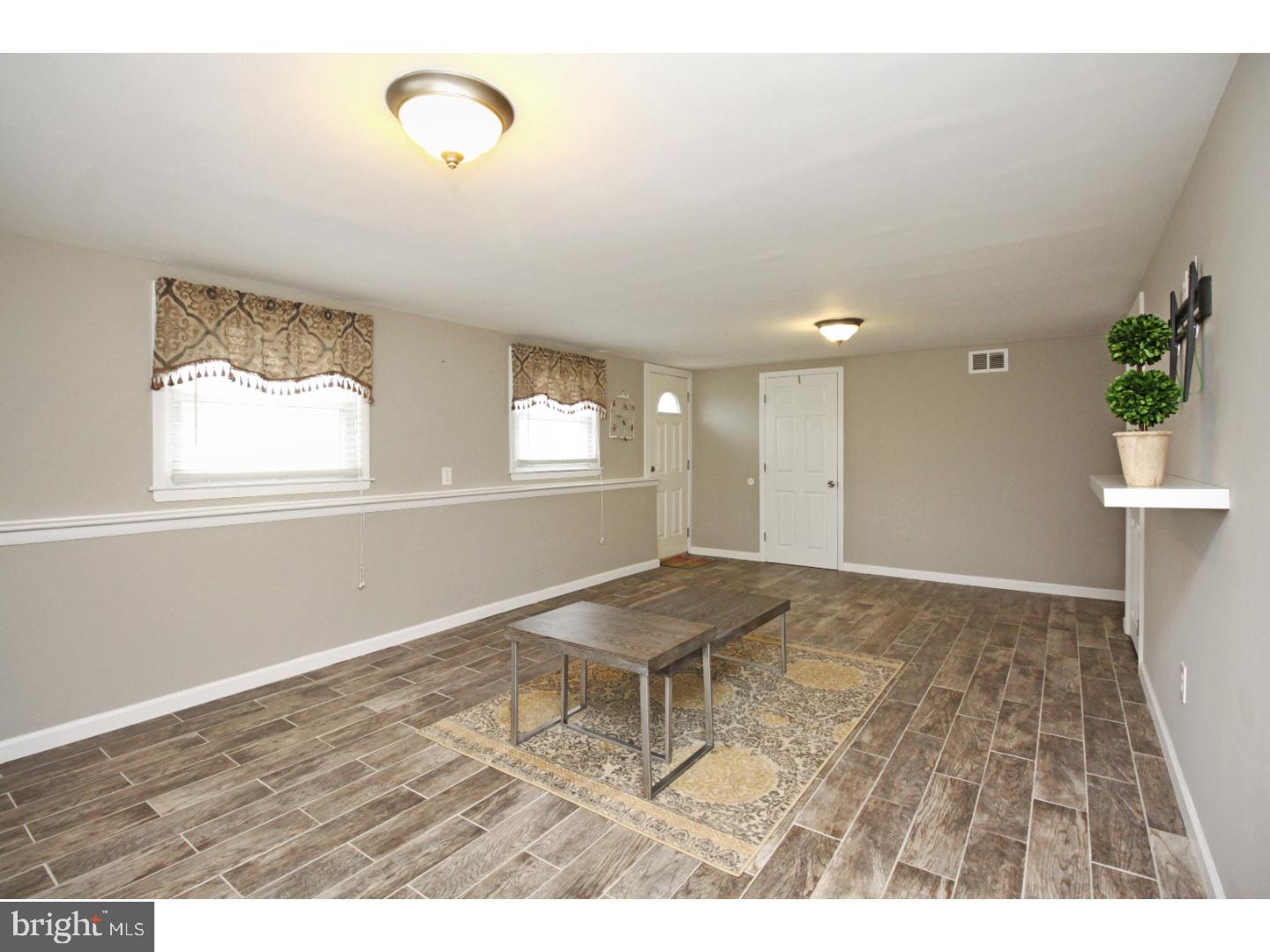301 Colonial Road Bellmawr, NJ 08031 - Photo 15 of 24 Family Room