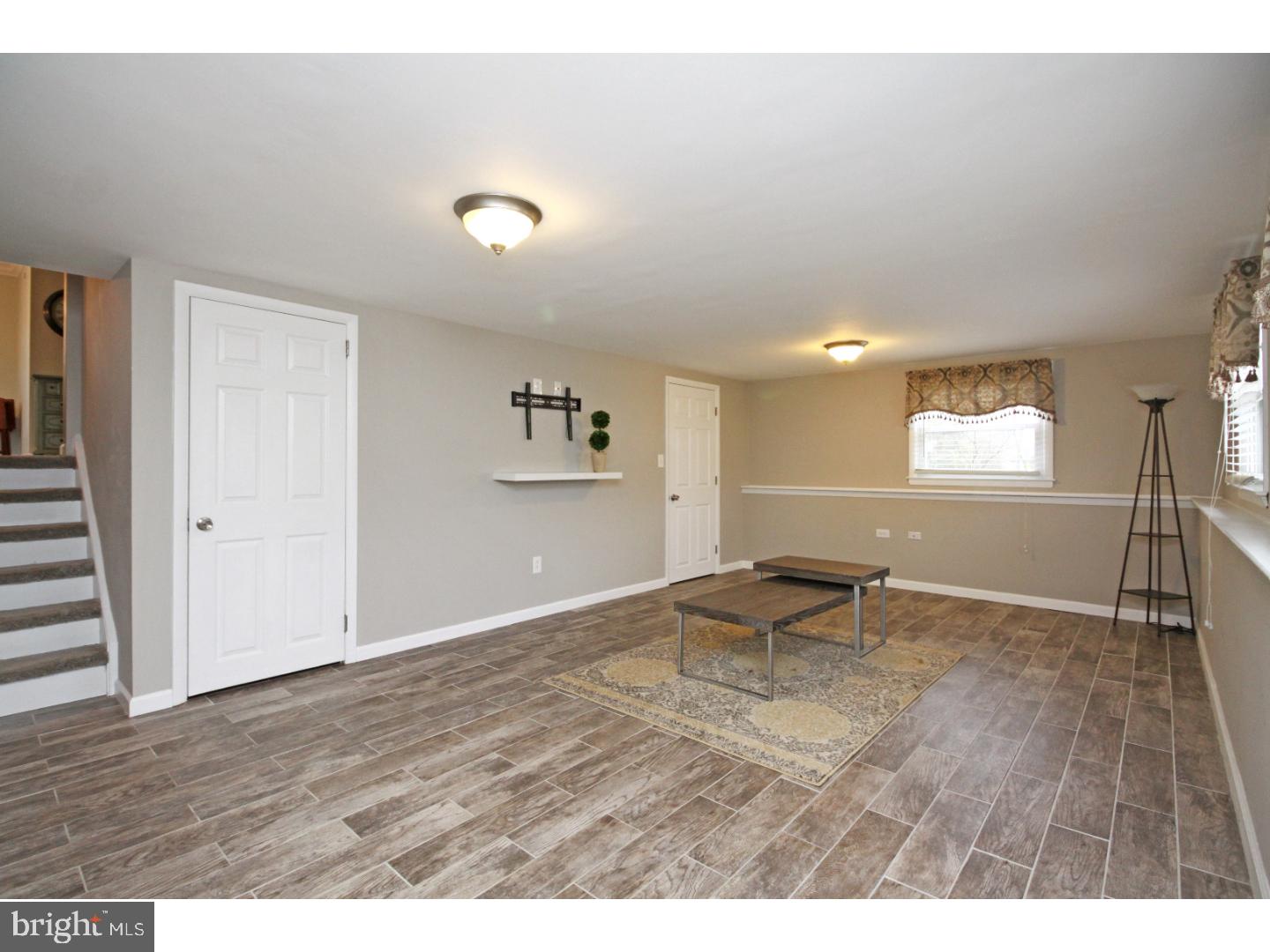 301 Colonial Road Bellmawr, NJ 08031 - Photo 16 of 24 Family Room