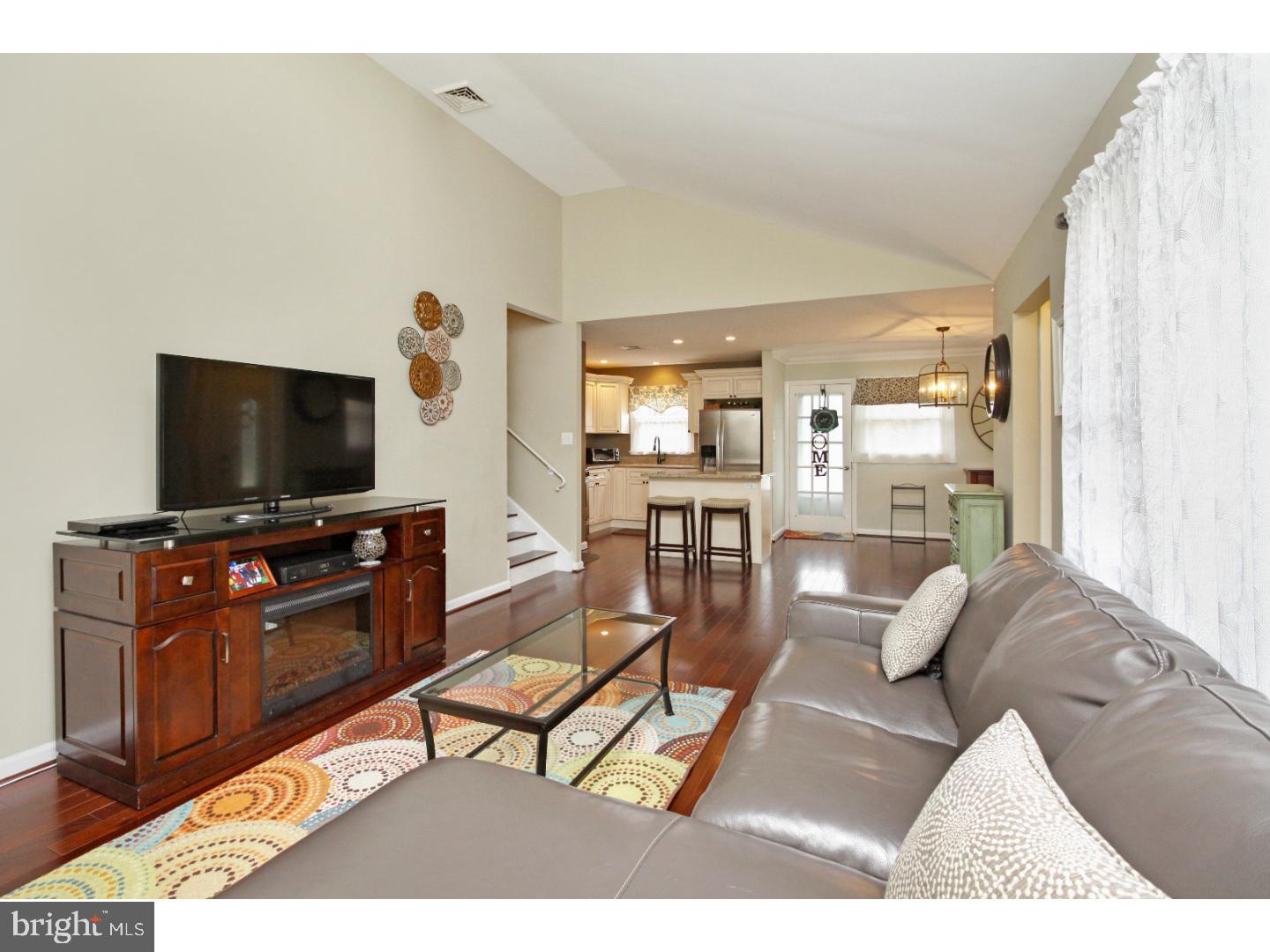 301 Colonial Road Bellmawr, NJ 08031 - Photo 7 of 24 Living Room