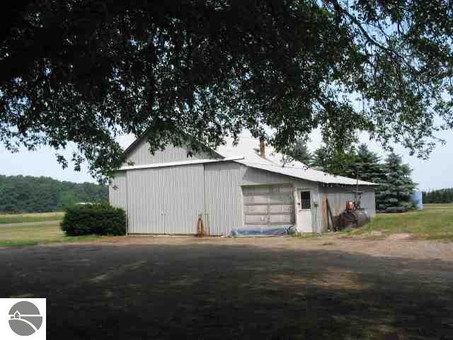 5719 Schneider Road Kingsley, MI 49649 - Photo 5 of 9 1651521-4.JPG