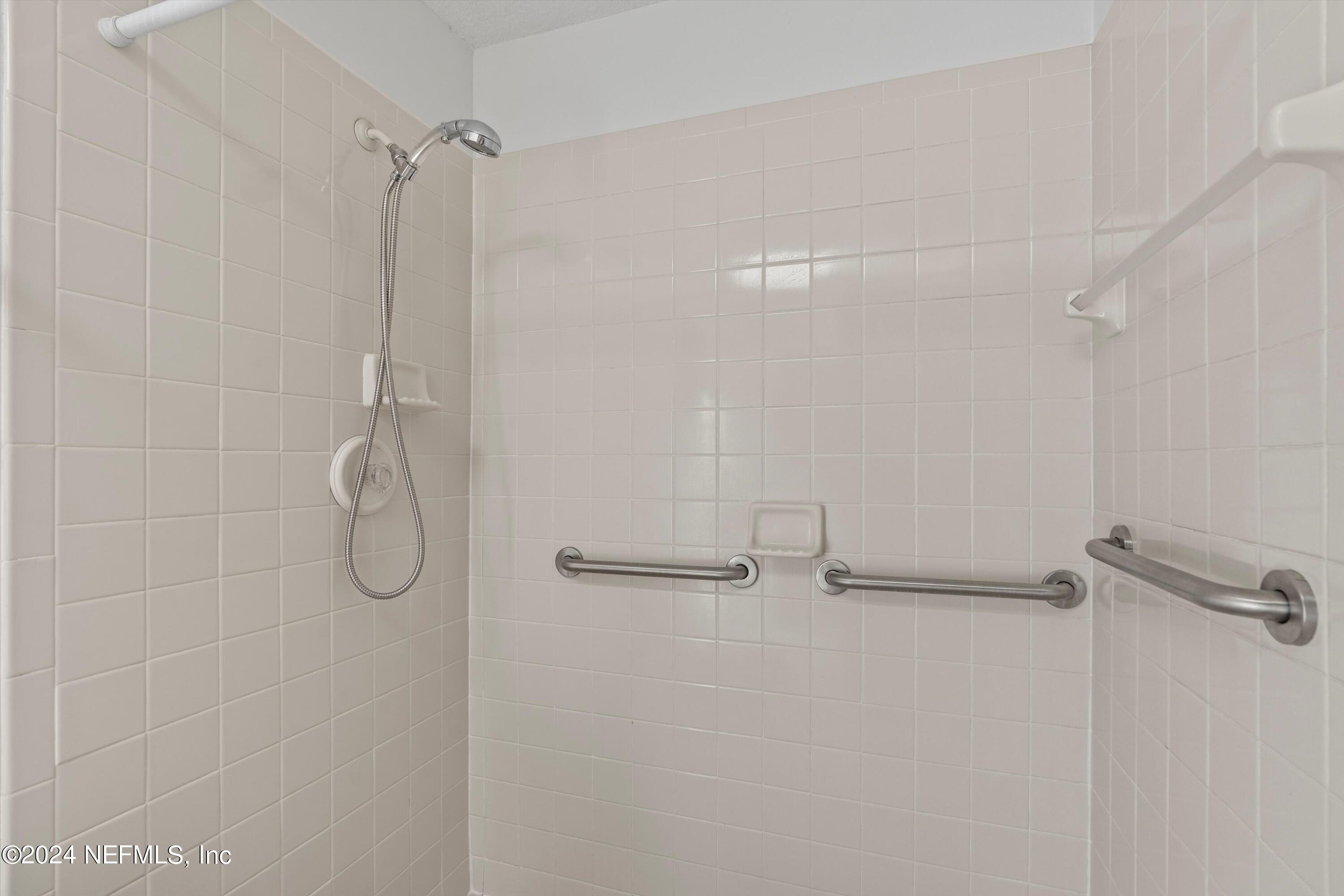 305 Wisteria Road St. Augustine, FL 32086 - Photo 21 of 29 21-Shower