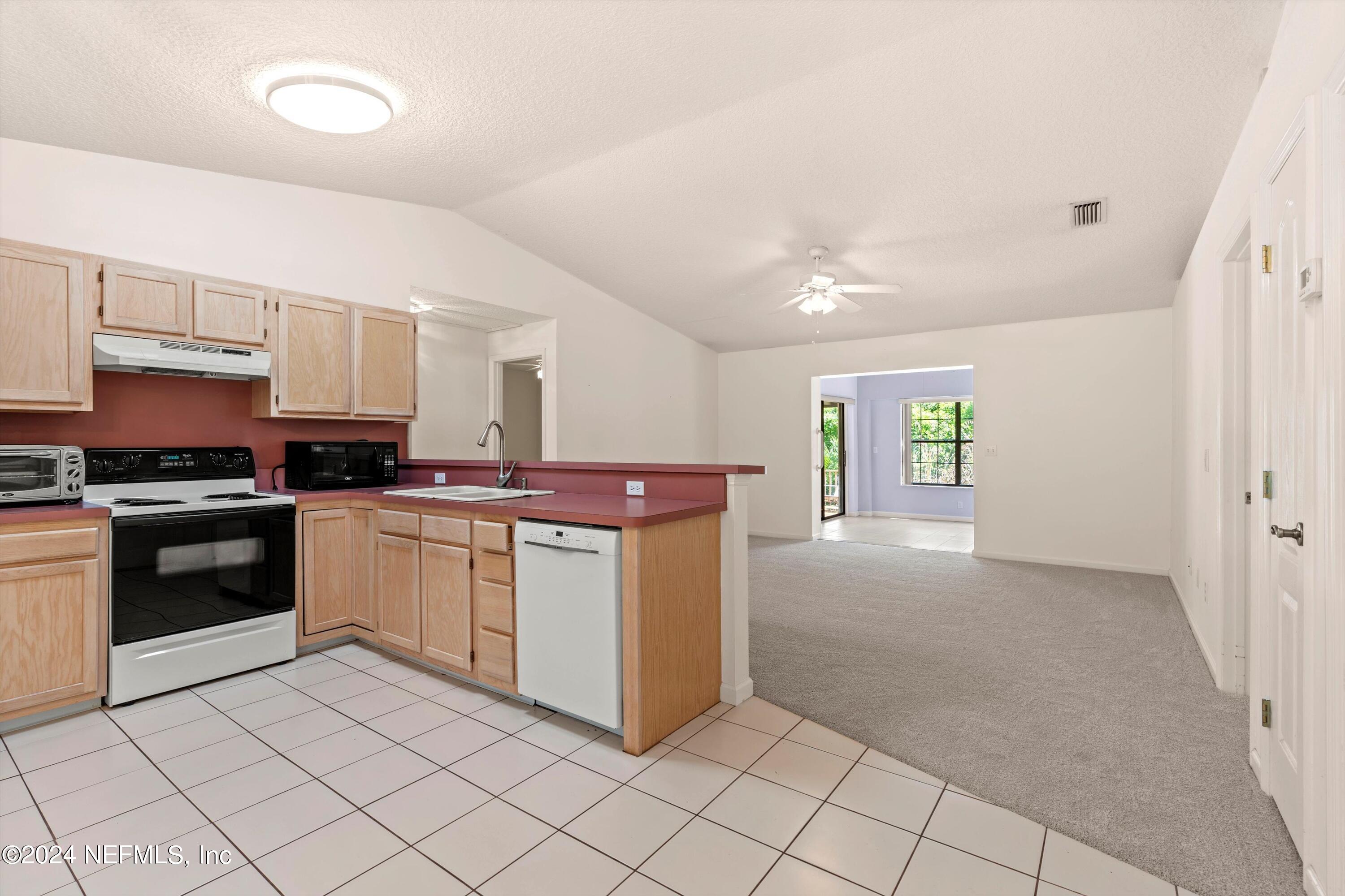 305 Wisteria Road St. Augustine, FL 32086 - Photo 5 of 29 05-Kitchen