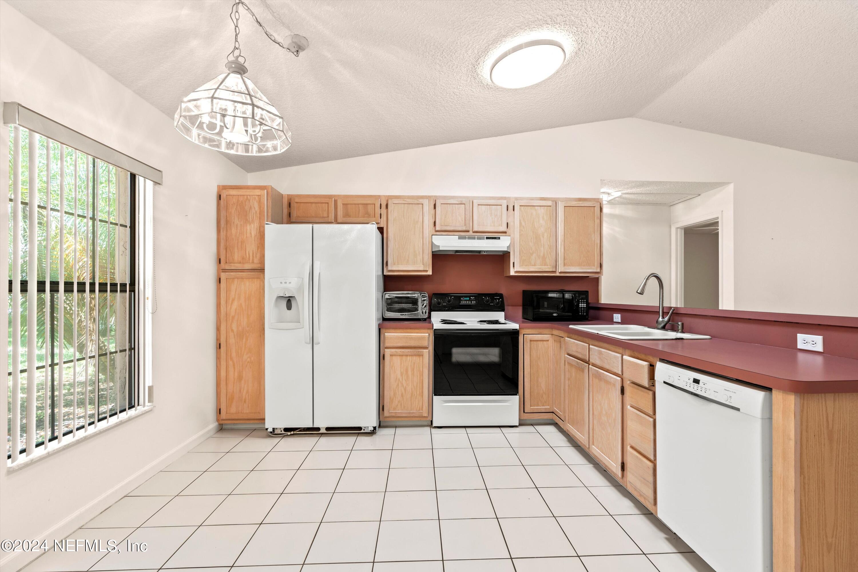 305 Wisteria Road St. Augustine, FL 32086 - Photo 6 of 29 06-Kitchen