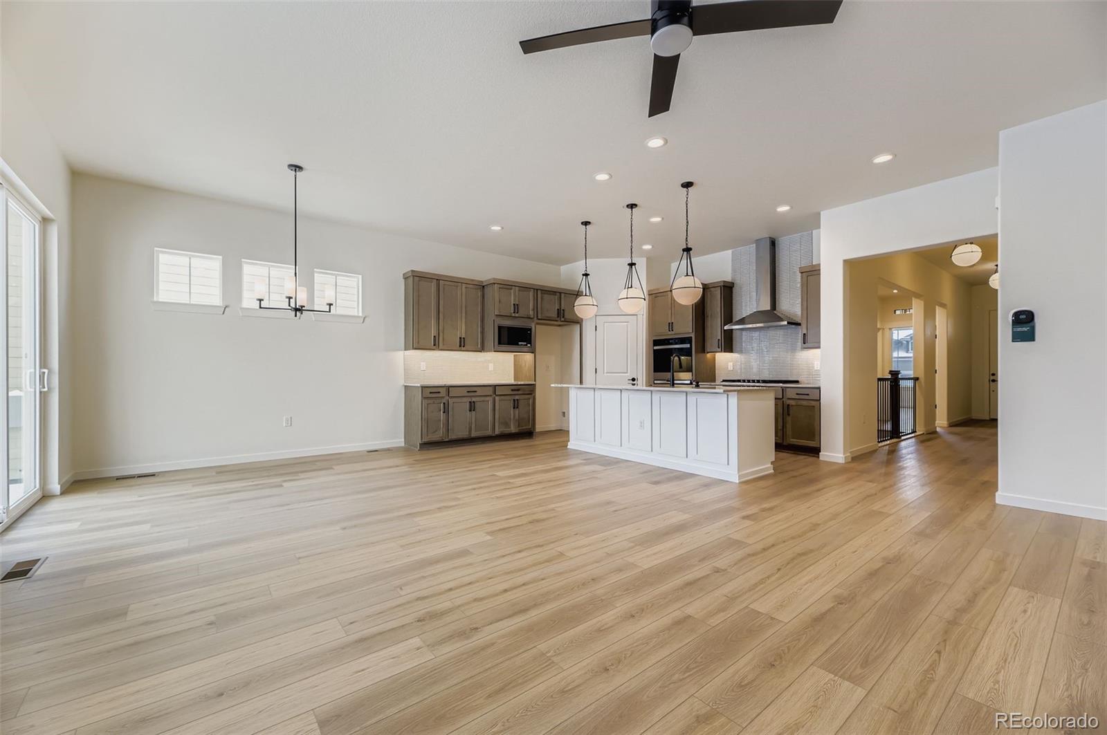 8942 South Riviera Way Aurora, CO 80016 - Photo 7 of 29