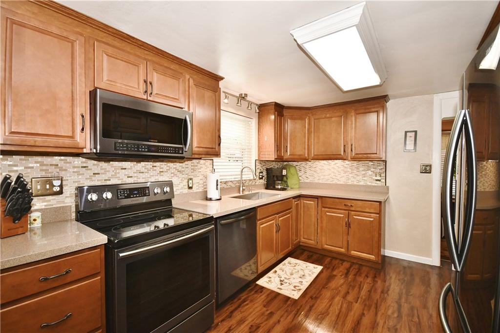 11305 McKee Road North Huntingdon, PA 15642 - Photo 5 of 25 Beautiful Kitchen