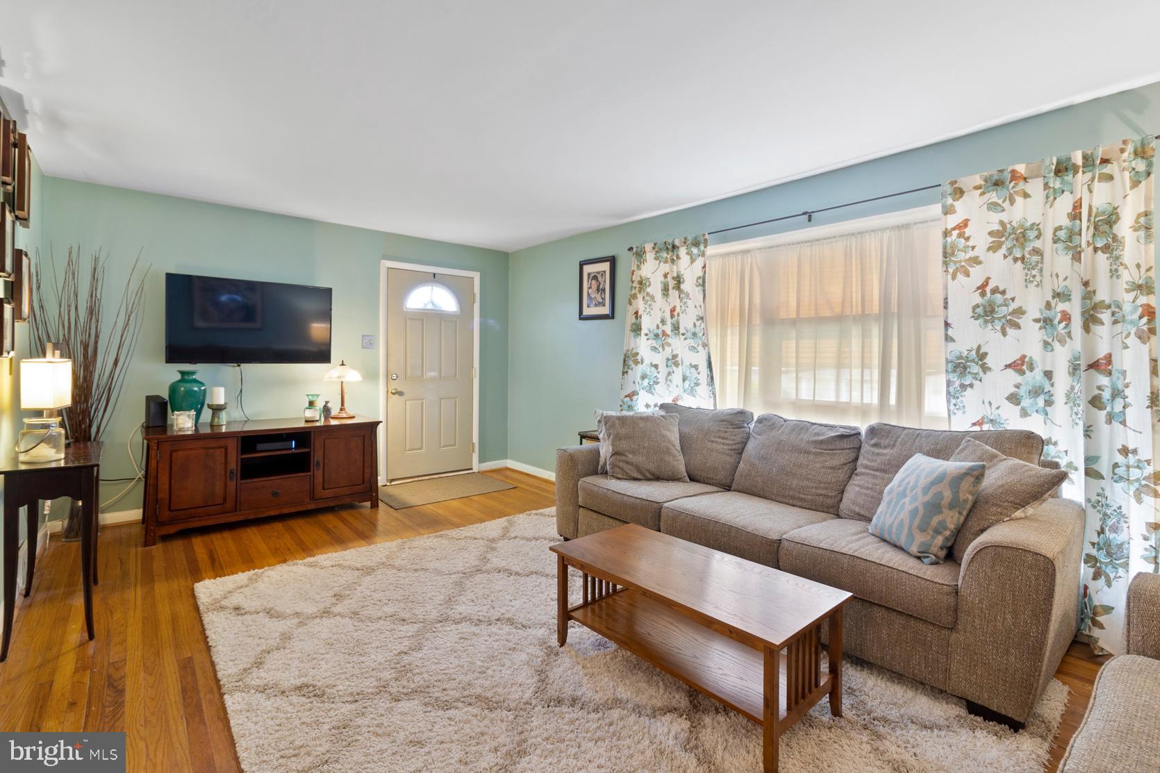 615 Colebrook Road Philadelphia, PA 19115 - Photo 3 of 36 Gallery Image 3