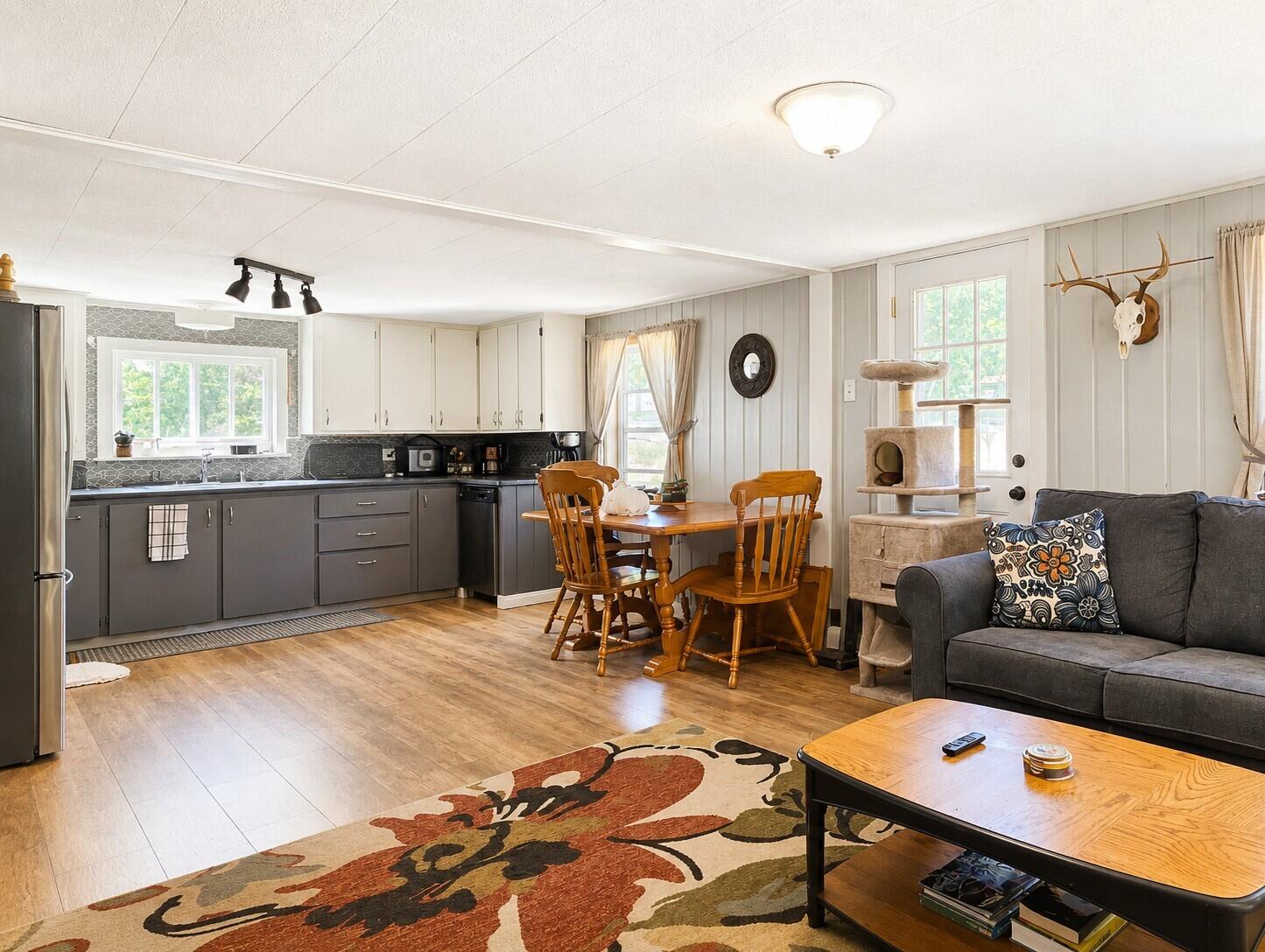 3119 West Maple Grove Road Farwell, MI 48622 - Photo 6 of 18 sitting room_dining_kit
