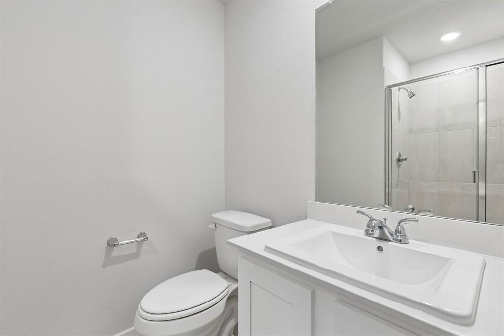 1140 Del Rio Drive Lavon, TX 75166 - Photo 23 of 32 Bathroom in the Oscar home plan by Trophy Signature Homes – REPRESENTATIVE PHOTO