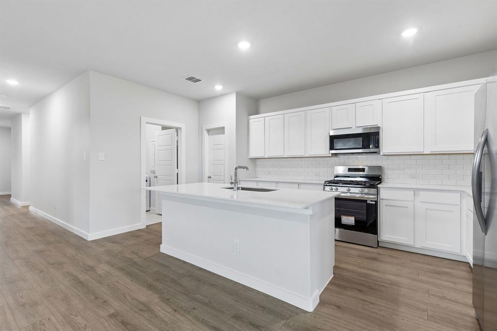 1140 Del Rio Drive Lavon, TX 75166 - Photo 6 of 32 Kitchen in the Oscar home plan by Trophy Signature Homes – REPRESENTATIVE PHOTO