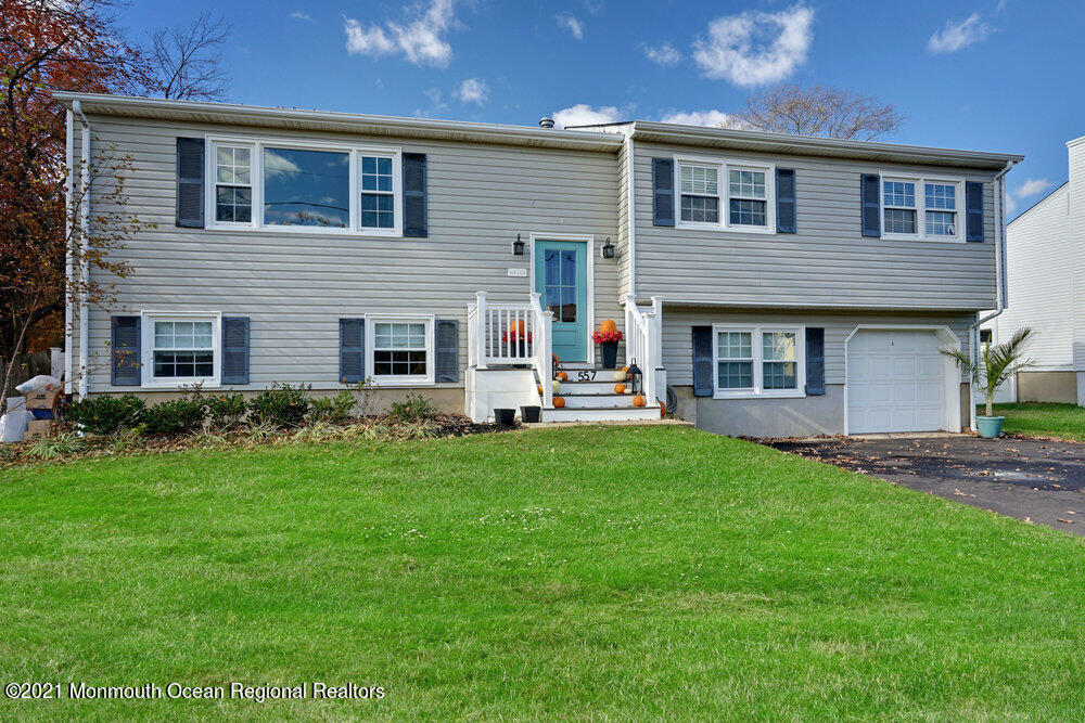 557 Summit Drive Point Pleasant, NJ 08742 - Photo 2 of 41 a front view of a house with a garden