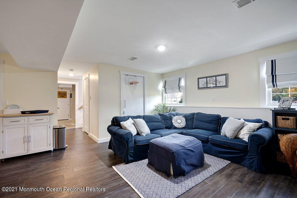 557 Summit Drive Point Pleasant, NJ 08742 - Photo 16 of 41 a living room with furniture and a couch