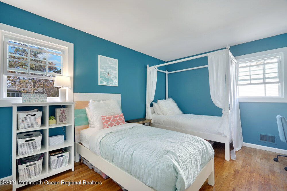 557 Summit Drive Point Pleasant, NJ 08742 - Photo 25 of 41 a bed room with a bed and a window