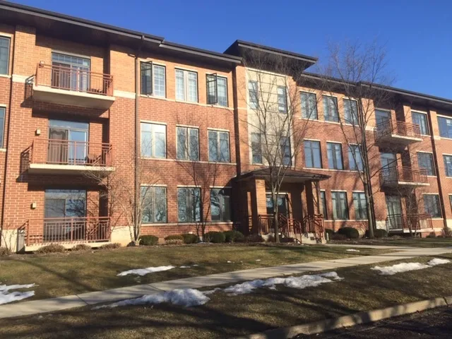 $2,200 | 755 North Diamond Lake Road, Unit 304, Mundelein, IL 60060