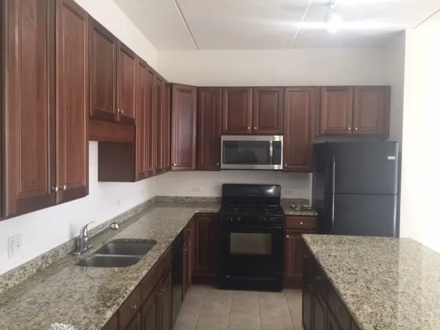 $2,200 | 755 North Diamond Lake Road, Unit 304, Mundelein, IL 60060