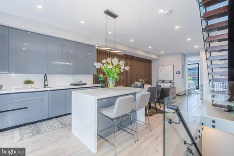 $875,000 | 1332 G Street Southeast, Unit 3, Washington, DC 20003