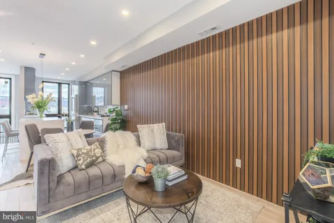 $875,000 | 1332 G Street Southeast, Unit 3, Washington, DC 20003