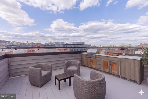 $875,000 | 1332 G Street Southeast, Unit 3, Washington, DC 20003