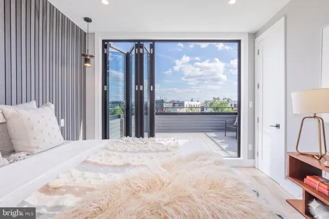$875,000 | 1332 G Street Southeast, Unit 3, Washington, DC 20003