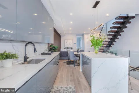 $875,000 | 1332 G Street Southeast, Unit 3, Washington, DC 20003