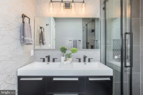 $875,000 | 1332 G Street Southeast, Unit 3, Washington, DC 20003