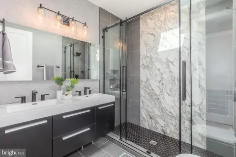 $875,000 | 1332 G Street Southeast, Unit 3, Washington, DC 20003