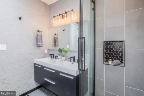 $875,000 | 1332 G Street Southeast, Unit 3, Washington, DC 20003