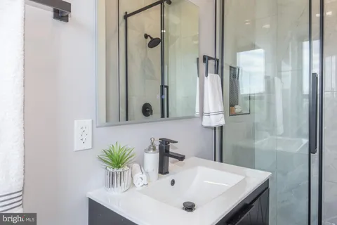 $875,000 | 1332 G Street Southeast, Unit 3, Washington, DC 20003
