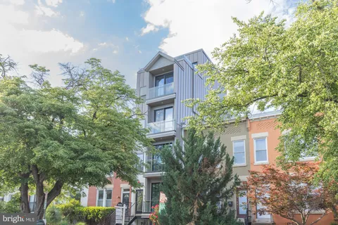 $875,000 | 1332 G Street Southeast, Unit 3, Washington, DC 20003