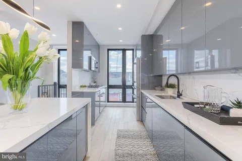 $875,000 | 1332 G Street Southeast, Unit 3, Washington, DC 20003