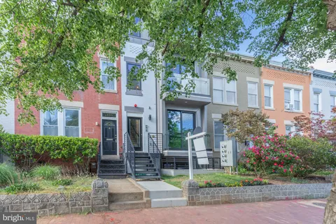 $875,000 | 1332 G Street Southeast, Unit 3, Washington, DC 20003