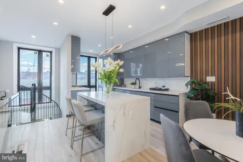 $875,000 | 1332 G Street Southeast, Unit 3, Washington, DC 20003
