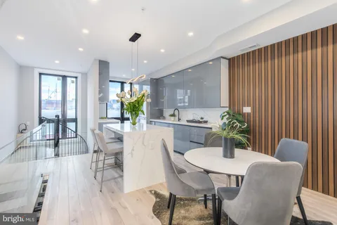 $875,000 | 1332 G Street Southeast, Unit 3, Washington, DC 20003